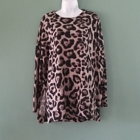 Amaryllis Tops - Long Sleeve Cheetah Print Top Size XL